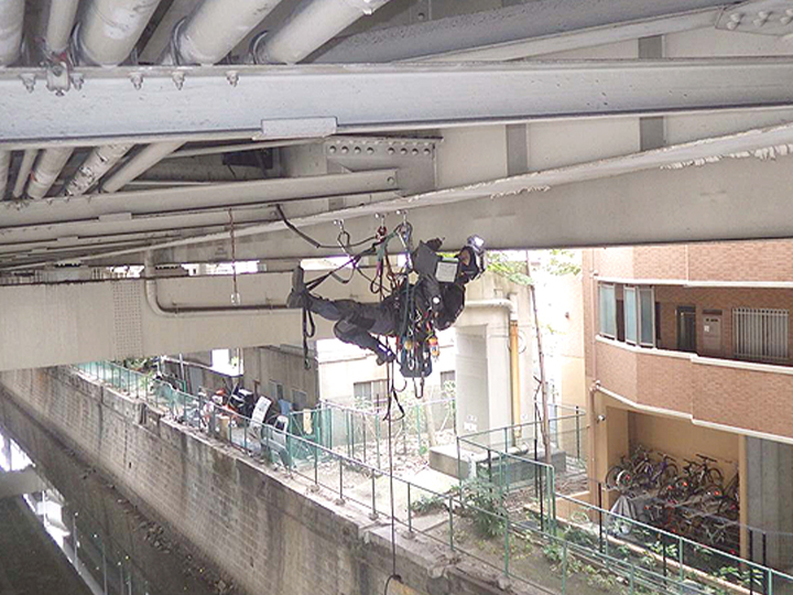 河川上の橋の点検例