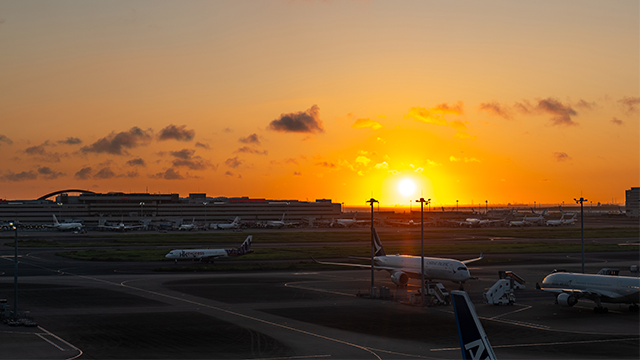 羽田空港朝焼けイメージ画像